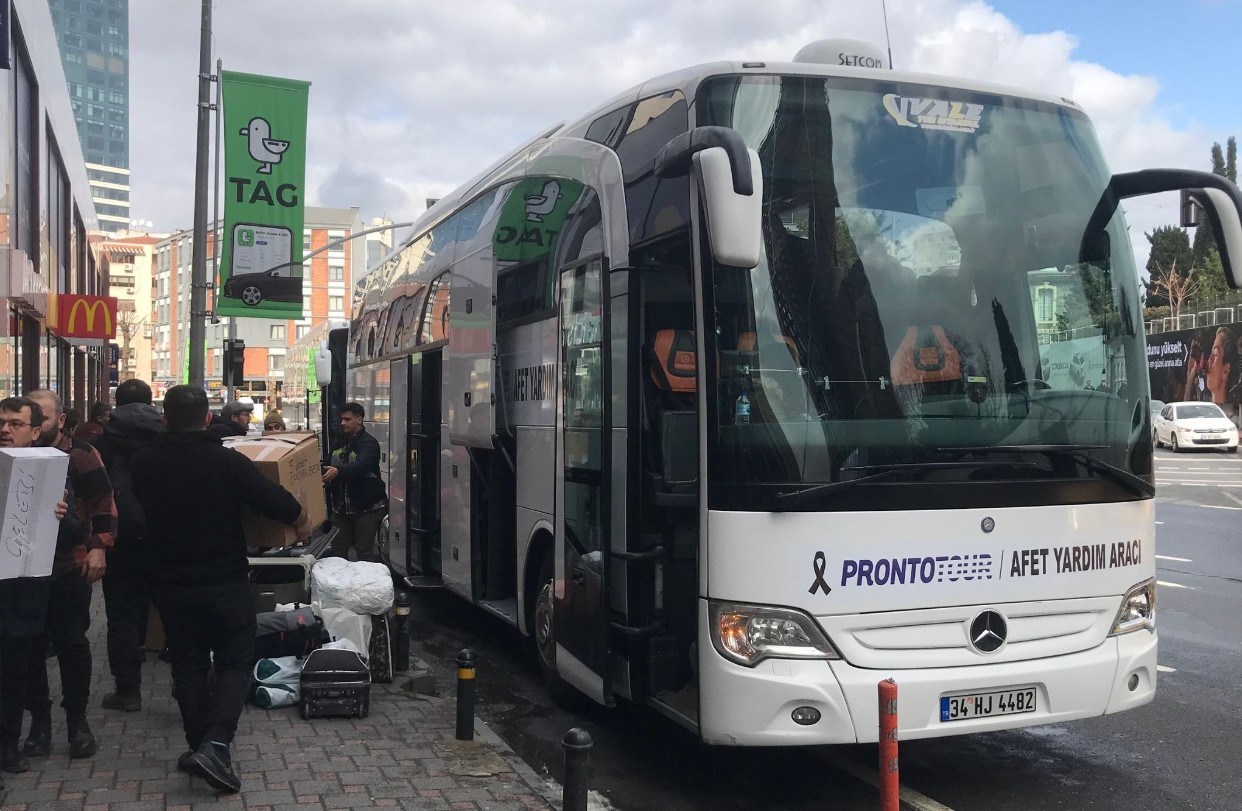 Tur şirketi Prontotour doktor ve teknisyenlerle afet bölgesinde